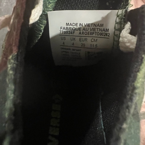 Converse - Picture 3 of 5